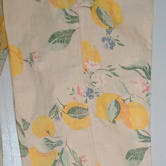 Chicos/Cargo Pants/Womens 0.5P Petite 6/Yellow Lemon Print/Poplin Crop - Picture 7 of 8